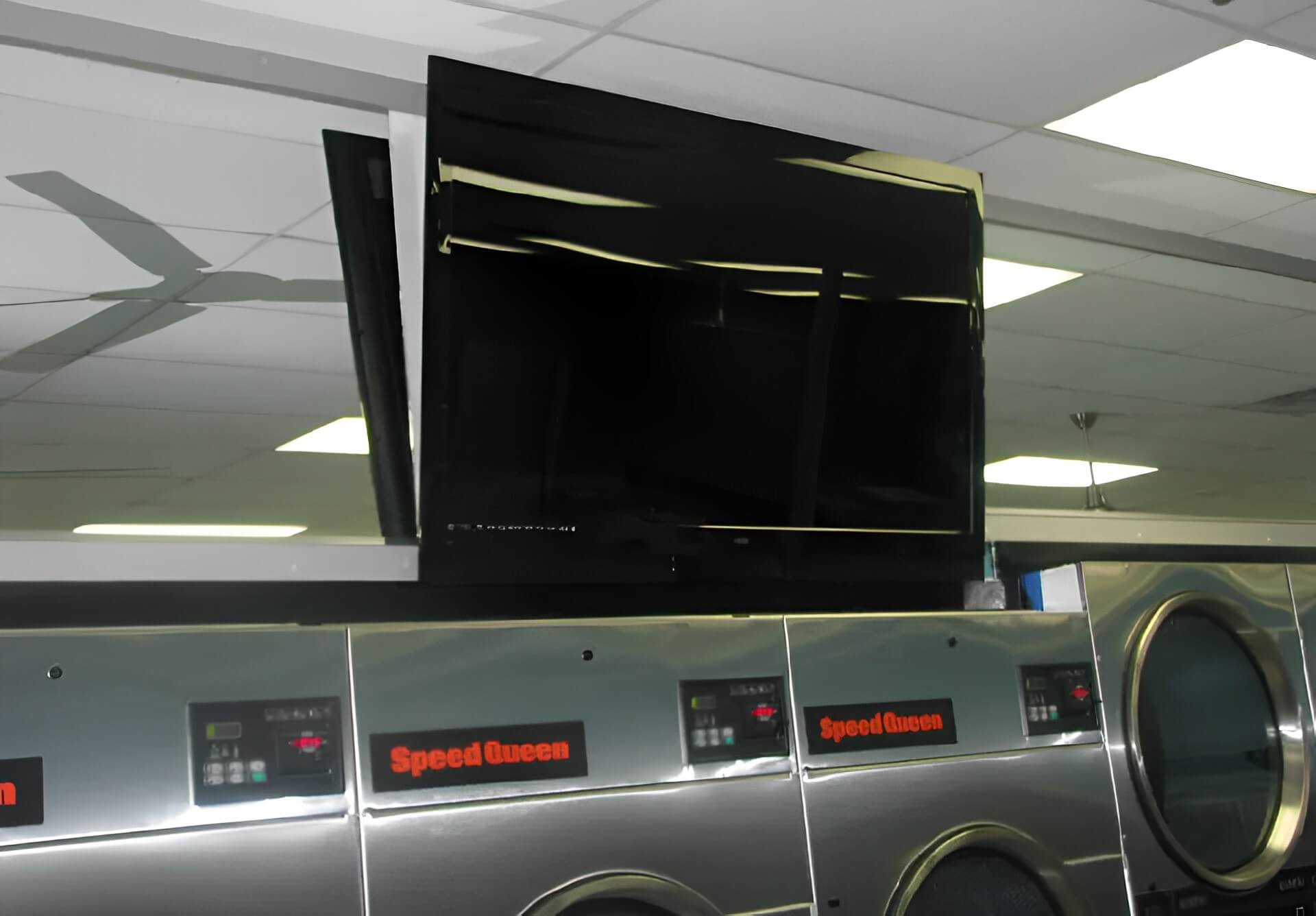 Customer amenities and washing equipment at Rose Hill Wash